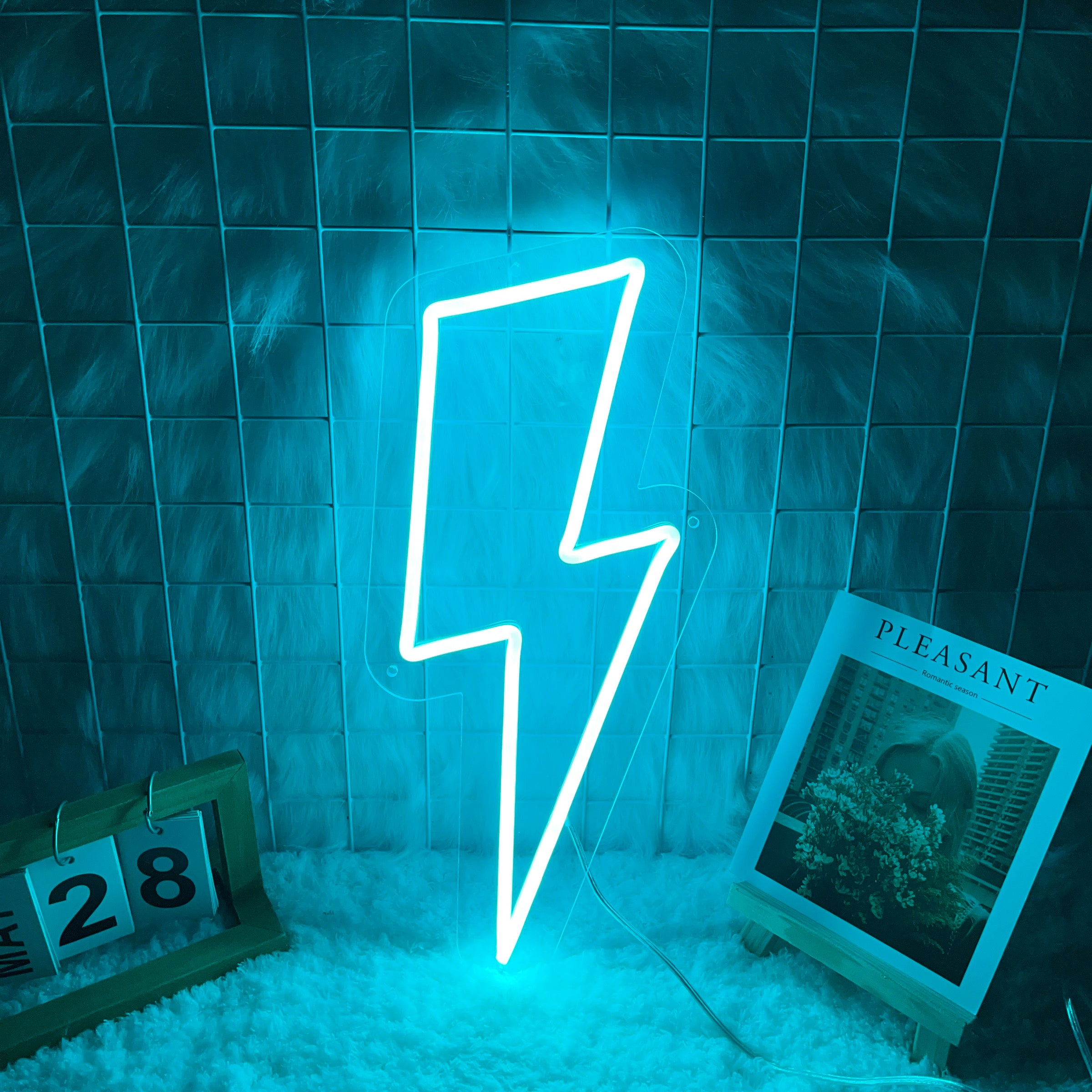 Lightning Bolt - HiNeon Custom Neon Sign